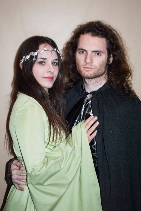 Lord of the Rings Couples Halloween costume Arwen and Aragorn Aragorn And Arwen Costume, Lord Of The Rings Couple Costumes, Diy Aragorn Costume, Arwin And Aragorn, Aragorn And Arwen Cosplay, Aragorn Costume, Arwen And Aragorn, Female Aragorn Cosplay, Arwen Costume