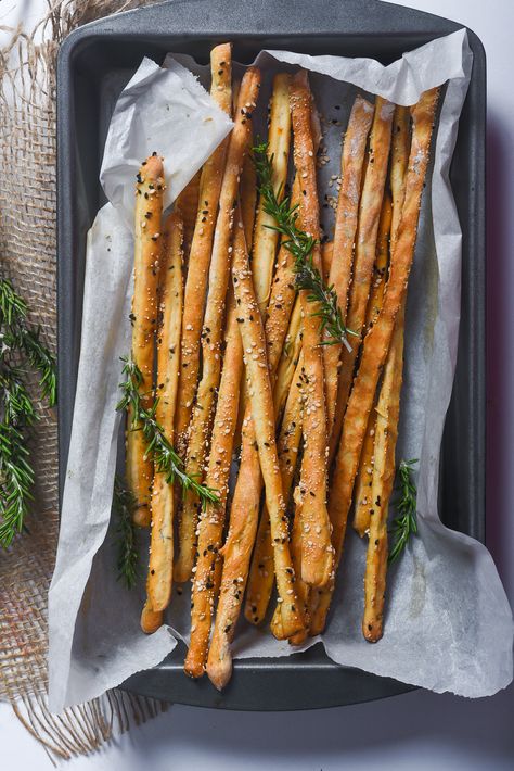 Crunchy Breadsticks, Homemade Breadsticks, Breadsticks Recipe, Bread Sticks Recipe, Xmas 2022, Bread Sticks, Homemade Crackers, Tea Time Snacks, Evening Snacks