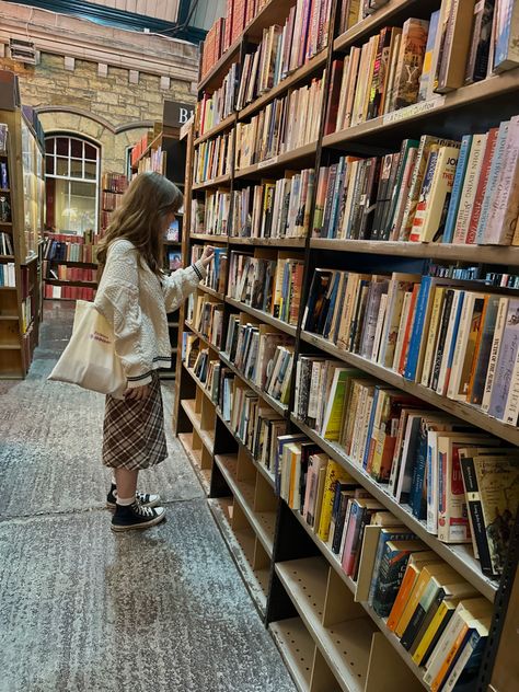 Bookstore Outfit Summer, Romanticizing Reading, Reading Motivation, Dream Library, Fall Semester, Book Shop, Downtown Girl, World Of Books, Autumn Aesthetic