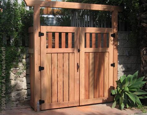 Wood Fence Gate Designs, Building A Wooden Gate, Wooden Gate Designs, Wood Gates Driveway, Wood Fence Gates, Tor Design, Wooden Garden Gate, Backyard Gates, Garden Gates And Fencing