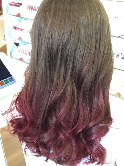 Hair Dye Ideas For Brunettes Straight, Brunette Hair With Pink Ends, Brown Hair With Pink Undertones, Red Pink Highlights In Brown Hair, Pink Tips On Brown Hair, Dark Pink And Brown Hair, Pink Dye On Brown Hair No Bleach, Pink Dip Dye Hair Brown, Dipped Hair Tips