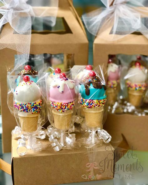 Ice Cream Cone Cake Pops, Ice Cream Cone Cake, Baby Gender Reveal Party Decorations, Mini Ice Cream Cones, Birthday Cake Pops, Dessert Gifts, Ginger Cake, Diy Desserts, Candyland Birthday