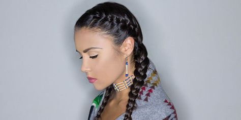 Justice for Canada's Missing and Murdered Indigenous Women Along 'Highway of Tears' Native American Braids, Native American Hair, Indian Braids, American Hairstyles, Braid Hairstyles, Hair Decorations, Native American Fashion, American Beauty, Indian Hairstyles