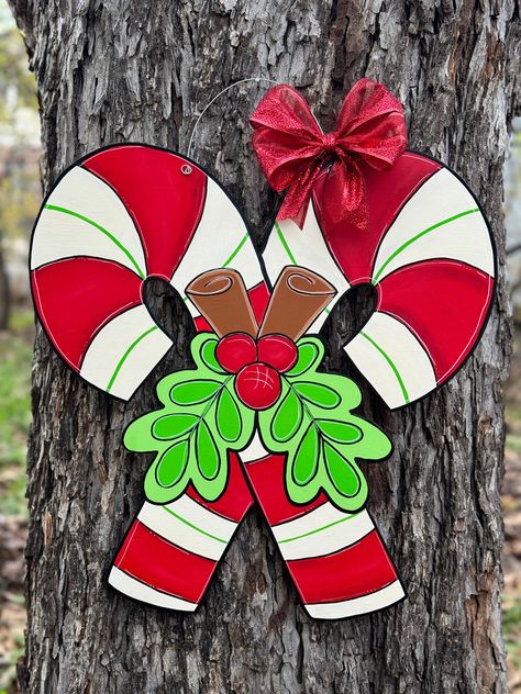 Christmas Decor Candy Cane, Gingerbread House Door, Candy Cane Door Hanger, Cane Door, Door Hanger Christmas, Christmas Door Hanger, Wire Hanger, Wire Hangers, Small Bows