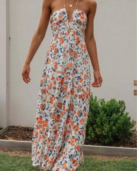 🌸 Bloom with beauty in the Ava Bloom Maxi Dress! Perfect for beach parties, garden weddings, or any sunny day adventure. Embrace the floral vibes and let your style shine! 🌞✨ #lexdragonflyboutique #SummerFashion #FloralDress #MaxiDress #BacklessBeauty #SummerVibes #BeachReady #GardenParty #Fashionista #OOTD #StyleInspo Long Summer Dresses, Tier Skirt, Floral Sleeveless, Women's Summer Fashion, Types Of Skirts, Floral Maxi, Spring Dresses, Floral Maxi Dress, Swing Dress