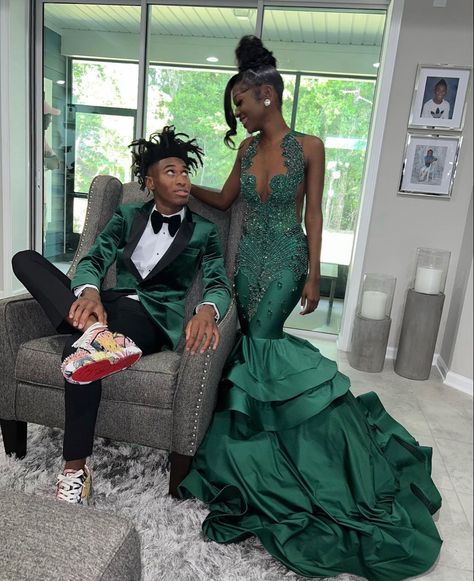 Green And Brown Prom Couple, Emerald Prom Dress Black Couple, Jamaican Prom Dress, Green Prom Theme Couple, Best Prom Couples Outfits, Olive Green Prom Dress Black Couple, Outfits For Boyfriend Birthday, Hood Prom 2023, Prom Dress Inspiration Black Woman