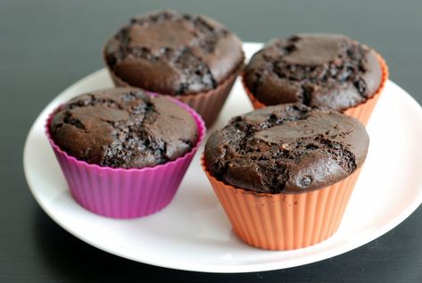 Chocolate Chickpea Flour Cupcakes with Chocolate Tofu Frosting & Cookbook Giveaway – the taste space Tofu Frosting, Healthy Chocolate Muffins, Chickpea Flour Recipes, Make Cupcakes, Vegan Wedding Cake, Cupcakes With Chocolate, Workout Eating, Vegan Wedding, Lovely Friends