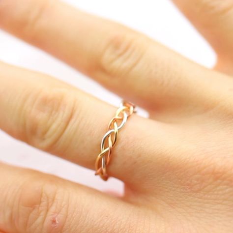 5 DIY Easy Rings - Braided & No Tools! : 8 Steps (with Pictures) Easy Rings, Fimo Ring, Antique Wedding Jewelry, Wire Jewelry Rings, Diy Ring, Bijoux Fil Aluminium, Diy Braids, Braided Ring, Opal Engagement