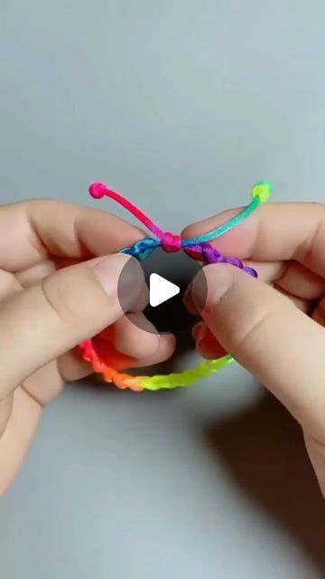 Diy Friendship Bracelets Easy, Bracelet Making Tutorial, Happy Ideas, Diy Bracelets With String, India Crafts, Friendship Bracelets Easy, Diy Friendship Bracelets Tutorial, Braided Bracelet Diy, Friendship Bracelet Patterns Easy