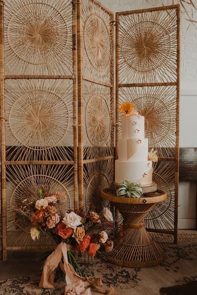 Room Divider Backdrop Wedding, Room Divider Wedding Backdrop, Room Divider Wedding, Bamboo Backdrop, Wedding Table Decor Ideas, Bamboo Wedding, Cake Backdrops, Boho Wedding Backdrop, Vintage Mailbox