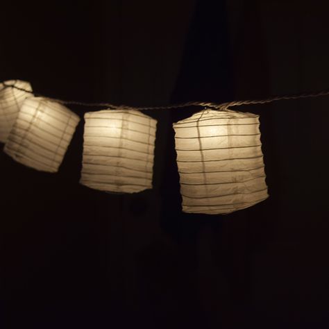 Paper Lantern String Lights, Led Lights Wedding, Paper Lanterns Party, White Paper Lanterns, Paper Lantern Decor, Round Paper Lanterns, White String Lights, Lantern String Lights, Unique Wedding Decor