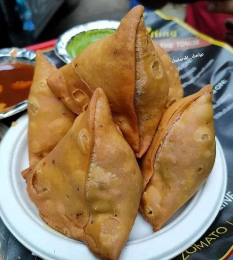 Samosa Images, Samosa Pictures, Samosa Snap, Samosa Dough Recipe, Samosa Photography, Samosa Filling Recipe, Vegetable Samosa Recipe, Samosa Chaat Recipe, Samosa Dough