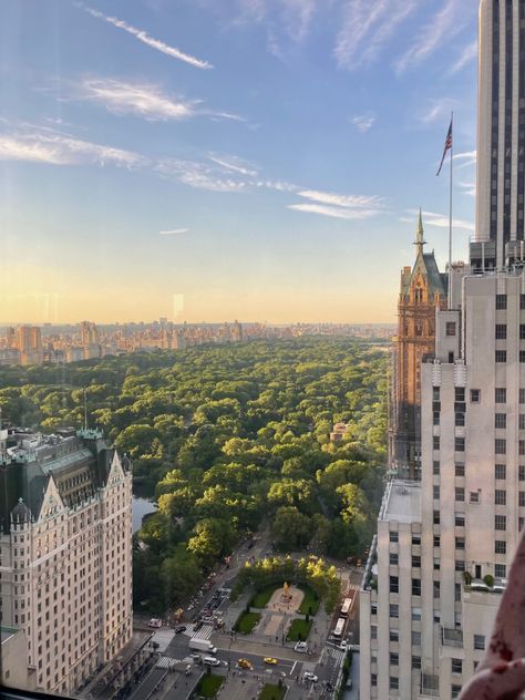 Moving To Nyc Aesthetic, Nyc Apartment View, Nyc Architecture Aesthetic, Evelyn Aesthetic, Nyc Aesthetic Apartment, Nyc Aesthetic Central Park, Living In New York City Aesthetic, Apartment Central Park View, Nyc Apartment Aesthetic