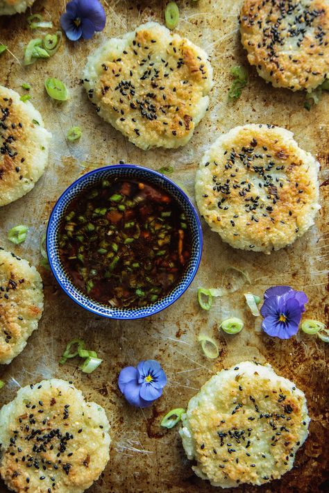 Crispy Rice Cakes - Heather Christo Crispy Rice Cakes, Gf Sides, Crispy Rice, Dairy Drinks, Spicy Tuna, Allergy Free Recipes, Asian Foods, Recipes Vegan, Toasted Sesame Seeds