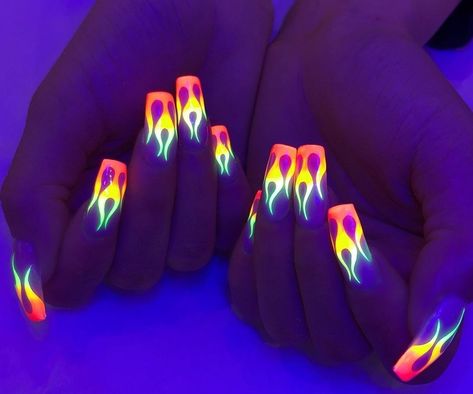 Best Fall Nails, Dark Nail Art, Fall Nails Ideas, Dark Nail Designs, Flame Nails, Dark Nail, Magic Nails, Cute Acrylic Nail Designs, Glow Nails