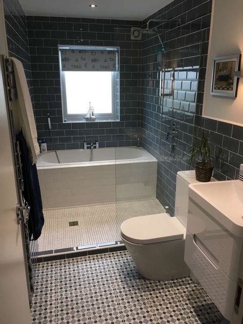 Modern 5 Piece Bathroom, Bath And Shower Behind Screen, Small Wet Room, Small Bathroom Remodel Designs, Decorating Bathrooms, Bilik Air, Wet Room, Versace Home, Bathroom Remodel Designs