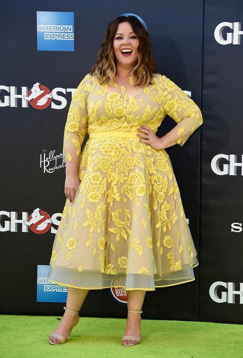 Melissa McCarthy's Stylist Has One Piece Of Fashion Advice For Plus Size Women Plus Size Coture, Melissa Mccarthy Fashion, Plus Size Geometric Dress, Plus Size Couture, Jessica Howard Dress Plus Size, Dresses For Plus Size Women, Melissa Mccarthy Red Carpet, Plus Size Evening Gown, Leslie Jones