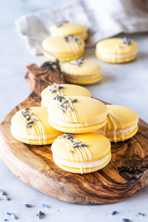 Vegan Wedding Recipes - Eluxe Magazine #veganweddings #weddingrecipes #fancyveganrecipes #veganfood #veganevnts #weddings #ethicalweddings Vegan Wedding Food, Pies And Tacos, Lemon Vegan, Healthy Vegan Dessert, Vegan Lemon Curd, Vegan Macarons, Lavender Macarons, Lemon Macarons, Cheesecake Vegan