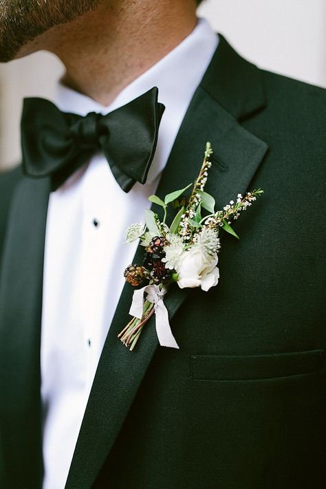 Groom Black Tie Button Hole Berries White Modern Elegance Marble Greenery Gold Wedding Ideas http://www.jettwalkerphotography.com/ Greenery Gold Wedding, Gold Wedding Ideas, Green Wedding Suit, Dark Green Wedding, Groom Wedding Attire, Emerald Green Weddings, Wedding Suits Groom, Emerald Wedding, Wedding Groomsmen