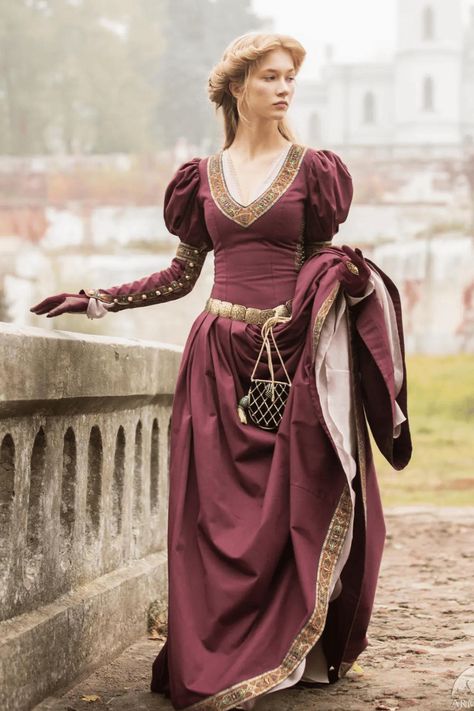 Medieval Costume: 'Princess in Exile' Dress by Arm Street Medieval Princess In Exile, Elegant Cotton Dress, Medieval Dress Princess, Medieval Costumes, Medieval Princess, Costume Princess, Armor Clothing, Velvet Vest, Medieval Costume