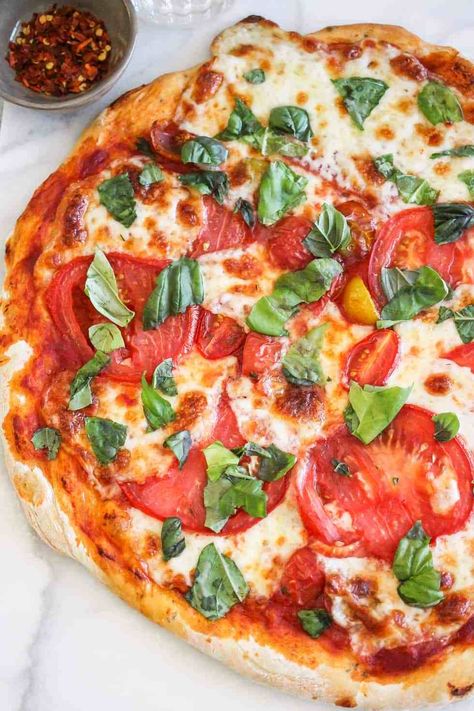 Basic Dough Recipe, Caprese Pizza, Freeze Pizza Dough, Basil Pizza, Types Of Pizza, Leftover Pizza, Pizza Ingredients, Making Homemade Pizza, Pizza Recipes Homemade