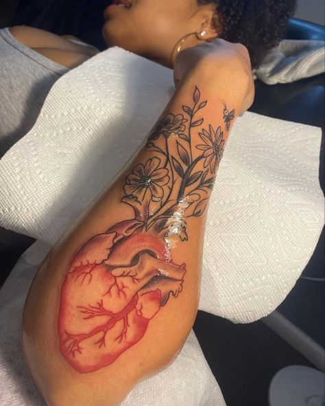 Quarter Sleeve Tattoos For Women Color, Different Unique Tattoos, Baddie Tatoos Leg, Tattoo Combination Ideas, Red Sun Tattoo Black Women, Popular Loner Tattoos, Hand Word Tattoos For Women, Cute Tattoos Black Women, Leg Tats Women