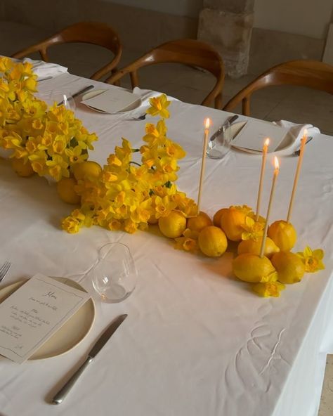 Oh, Maria Flores | Wedding Flowers in Portugal | Giving life some lemons 🍋 Photography @kristinpiteophoto Flowers @ohmariaflores Stationery @samanthacollingcreativestudio Dresses… | Instagram Yellow Tablecloth Wedding, Lemon Floral Arrangements, Yellow Dinner Party, Lemon Arrangements, Sunflower Tablescape, Lemon Display, Lemon Wedding Decor, Table Setting Ideas Wedding, Yellow Table Setting