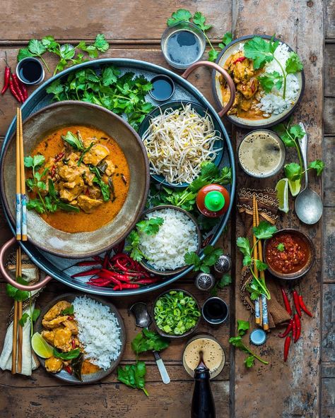 Vegan Curry Night! 🌶Thai Red Curry with @usaricecan Rice. Flavour-Packed, Spicy, Heart Warming Deliciousness. Find recipe @dennistheprescott. Thai Green Curry, Thai Curry, Green Curry, Jasmine Rice, Food Platters, Curries, Food Presentation, Curry Recipes, Food Plating