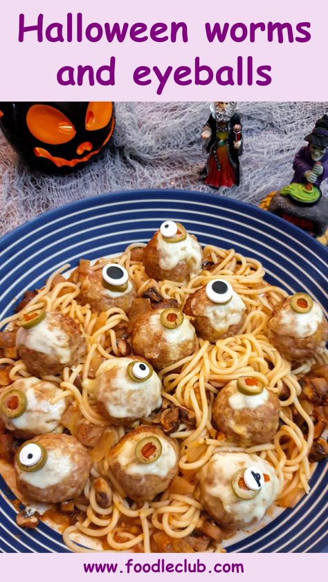 Why not surprise the family this Halloween and serve them a dish of cheese-stuffed meatballs (eyeballs) on a bed of spaghetti (worms) in a tasty tomato-based sauce. This recipe for Halloween worms and eyeballs is sure to cause plenty of amusement when you bring it to the table. Pizza Pumpkin, Halloween Food Recipes, Cheese And Onion Crisps, Halloween Meal, Ghost Pizza, Meatballs And Spaghetti, Edible Eyes, Stuffed Meatballs, Cheesy Meatballs