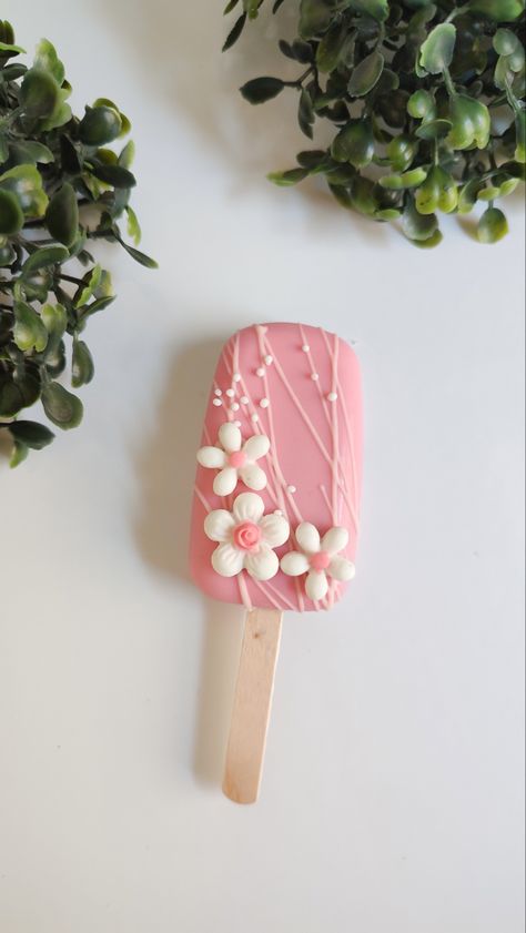 Flower Cakesicles, Spring Cakesicles, Groovy Cakesicles, Daisy Themed Cakesicles, Cakesicles Pastel, Chocolate Covered Desserts, Ariel Party, Daisy Baby Shower, Daisy Cakes