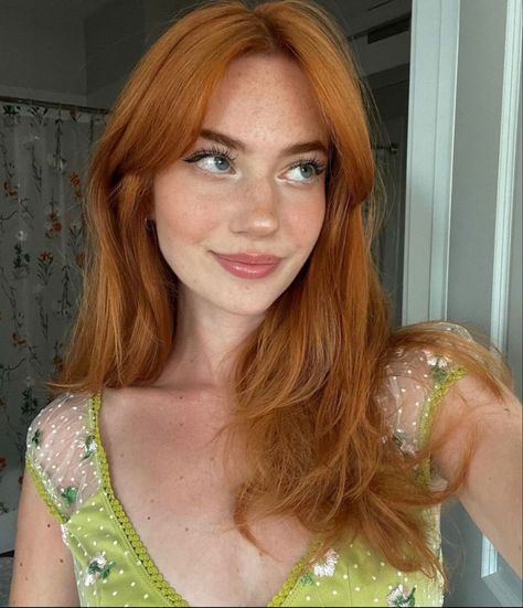 Curly Ginger Hair, Boys Of Tommen, Blonde Bangs, Red Haired Beauty, Bob Hairstyles With Bangs, Ginger Hair Color, Strawberry Blonde Hair, Friday Evening, August 26