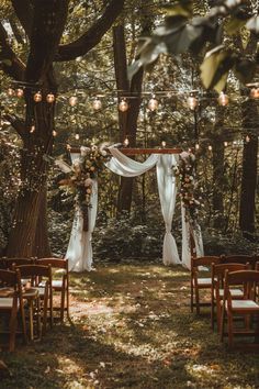 Wedding Garden Ideas Outdoor Events, Forest Wedding Dinner, Magical Backyard Wedding, Cottagecore Backyard Wedding, Summer Cottage Wedding, Summer Outdoor Wedding Ideas On A Budget, Hobbit Wedding Aesthetic, Wedding Inspo Outdoor, Things To Have At Your Wedding