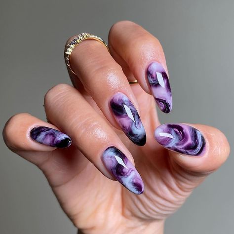 Black And Purple Marble Nails, Dark Purple Marble Nails, Purple Space Nails, Purple And Blue Nails Designs, Purple Gel Nail Designs, Gel Nails Marble, Nails Inspiration Purple, Colorful Marble Nails, Marble Design Nails