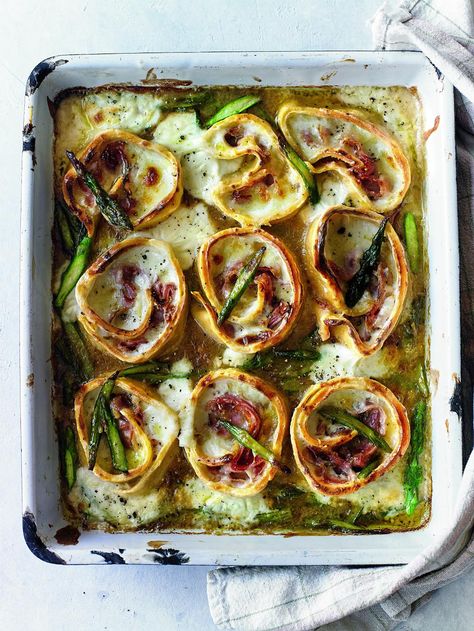 Ham and Asparagus Pasta Nests (Rotolo) - The Happy Foodie Pasta Nests, Ham And Asparagus, Ham Asparagus, Asparagus Sauce, Dinner Party Dishes, British Recipes, Asparagus Recipes, English Christmas, Asparagus Pasta