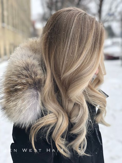 Blonde Hair Brown Root Smudge, Brown To Blonde Root Smudge, Natural Blonde Root Smudge, Dark Blonde Root Melt, Root Tap Vs Root Smudge, Blonde Root Smudge, Root Smudge Blonde, Lavender Hair Ombre, Lola Hair