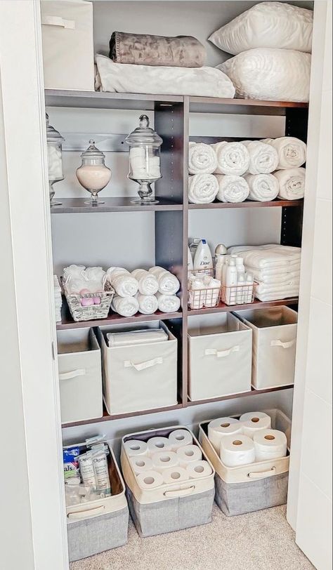 Bathroom Towel Storage Closet, Linen Closet Design, Closet Organisation, Linen Closet Storage, Small House Organization, Airing Cupboard, Bathroom Closet Organization, Organizing Linens, House Organization