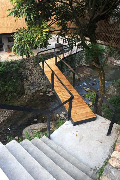 Li Xiaodong Atelier · Bridge School Wooden Bridge Garden, Backyard Bridges, Outdoor Ramp, Outdoor Bridges, Front Yard Landscaping Diy, Front Yard Landscaping Plans, Wooden Bridge, Landscaping Front Yard, Front Yard Landscaping Simple