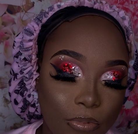 Red And White Eyeshadow Looks, Red And Silver Eye Makeup, Christmas Makeup Looks Black Women, Red And Silver Makeup Looks, Red Eyeshadow Looks Black Women, Valentine’s Day Makeup Black Women, Red Birthday Makeup, Red And Silver Makeup, Christmas Simple Makeup