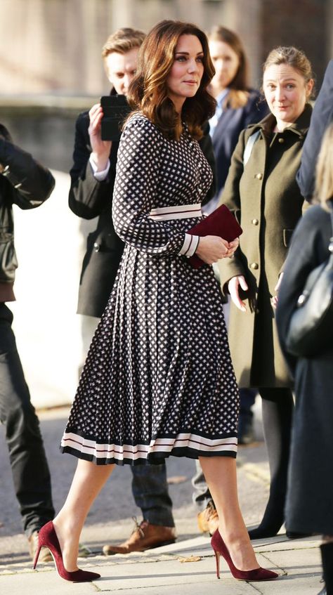 Vestidos Kate Middleton, Kate Middleton Style Outfits, Düşes Kate, Looks Kate Middleton, Queen Style, Fashion Forward Outfits, Kate Middleton Outfits, Mode Chanel, Princess Kate Middleton