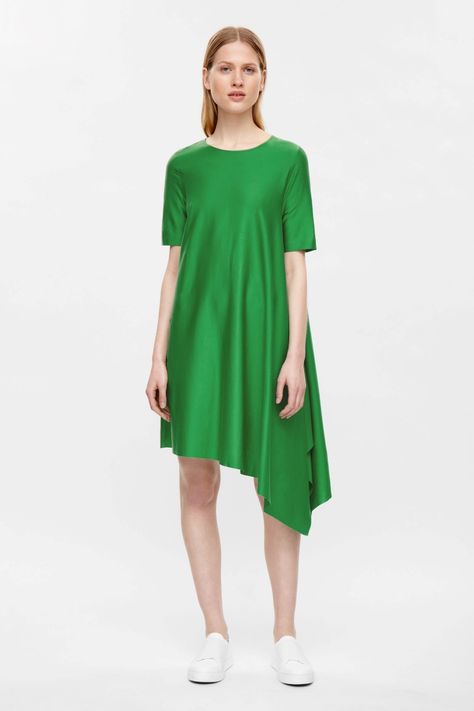 COS image 1 of Asymmetric jersey dress in Green Asymmetrical Dress Casual, Persian Fashion, Design Wardrobe, Asymmetric Dress, Green Outfit, Street Style Chic, Street Chic, Linen Clothes, Work Fashion