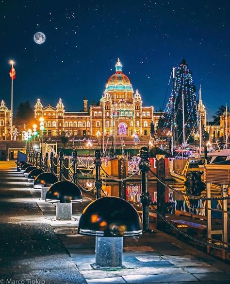 Daily View British Columbia on Instagram: “✨ Victoria Nights ✨ ➖ 📍 Victoria, British Columbia 🇨🇦 #bcisbeautiful // @dailyviewbc ➖ 📷 @marcotjokro” University Of Victoria, Victoria Island, Victoria Bc, Vancouver Island, Beautiful Photography, British Columbia, West Coast, Big Ben, Taj Mahal