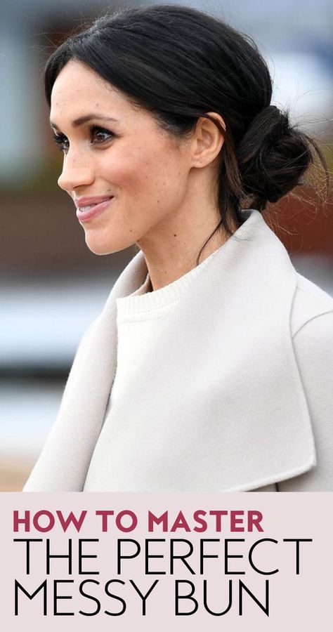 How does Meghan Markle keep her messy bun from falling out? #messybun #easyhairstyles #royals #hairtips Meghan Markle Hair, Perfect Messy Bun, Perfect Cat Eye, Fall Makeup Looks, Fall Makeup, Smokey Eye Makeup, How To Apply Makeup, Messy Bun, Meghan Markle