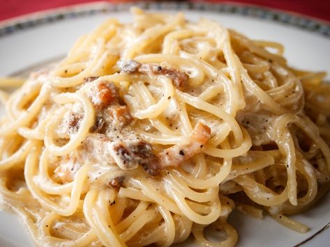 Popular Pasta Recipes, Pasta Alla Carbonara, Keju Cheddar, Resep Pasta, Pasta Varieties, Creamy Pasta Dishes, Pasta Carbonara, Italian Chef, Carbonara Pasta