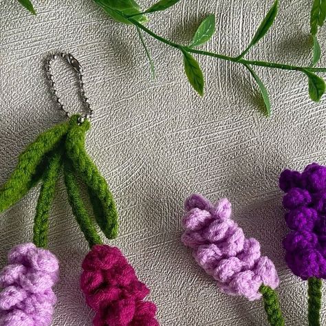 Lavender Crochet, Graph Crochet, Beginner Crochet Tutorial, Crochet Lovers, Crochet Keychain, Crochet For Beginners, Crochet Gifts, Crochet Tutorial, Crochet Flowers