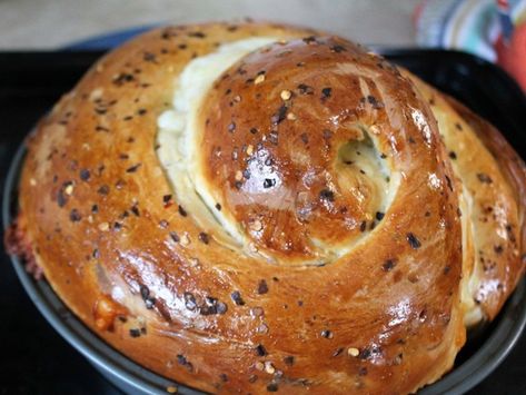 Cook's Country Spicy Cheese Bread – My Recipe Reviews Spicy Cheese Bread, Spicy Bread, Yeast Bread Rolls, Coco Puffs, American Test Kitchen, Cooks Country Recipes, Cheese Bread Recipe, Brioche Rolls, Savory Breads