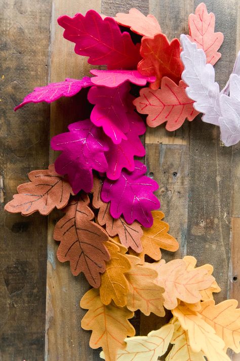 Leaf Garland Diy, Fall Garland Diy, Felt Leaf Garland, Diy Felt Garland, Diy Leaf Garland, Diy Fall Garland, Pumpkin Wreath Diy, Fall Paper Crafts, Felt Flower Garland