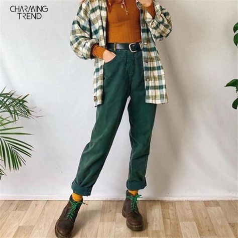 Cord Pants Outfit, Fashion 90s, Look Retro, 90's Fashion, 90s Outfit, Androgynous Fashion, Long Jeans, Mode Inspo, Look Vintage