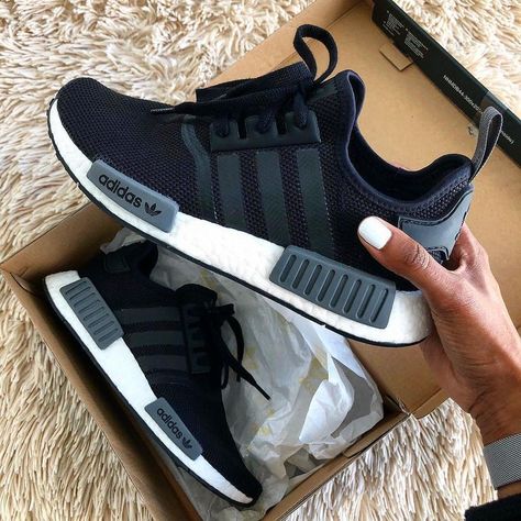 Black Tennis Shoes Outfit, Nmd Adidas Women, Adidas Shoes Nmd, Adidas Nmd_r1, Tennis Shoe Outfits Summer, Adidas Outfit Women, Shoe Adidas, Nmd Sneakers, Black Tennis Shoes