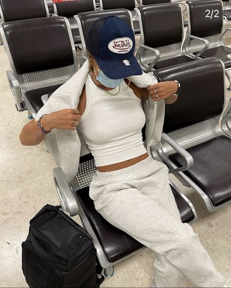 Early Flight Outfit, Travel Fits Airport, Air Port Outfit Ideas, Airport Outfit Black, Cute Airport Outfit, Airport Vibes, Airport Fit, Flight Outfit, Air Port Outfit