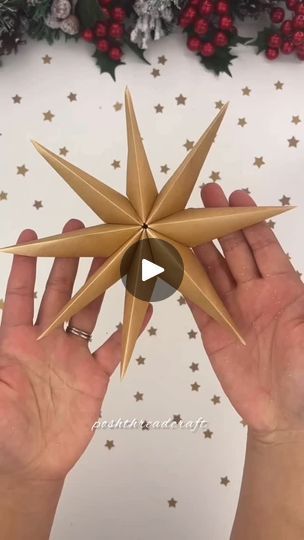 Origami Christmas Ornaments Tutorial, Paper Star Diy Christmas, How To Make A Paper Star Easy, Folded Paper Stars Tutorial, Folded Paper Ornaments, Star Making With Paper, Wrapping Paper Decorations, Paper Stars Tutorial, Paper Star Tutorial